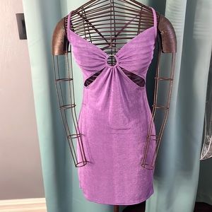 Size XL. Very soft material. Kind of like a towel material. Very stretchy